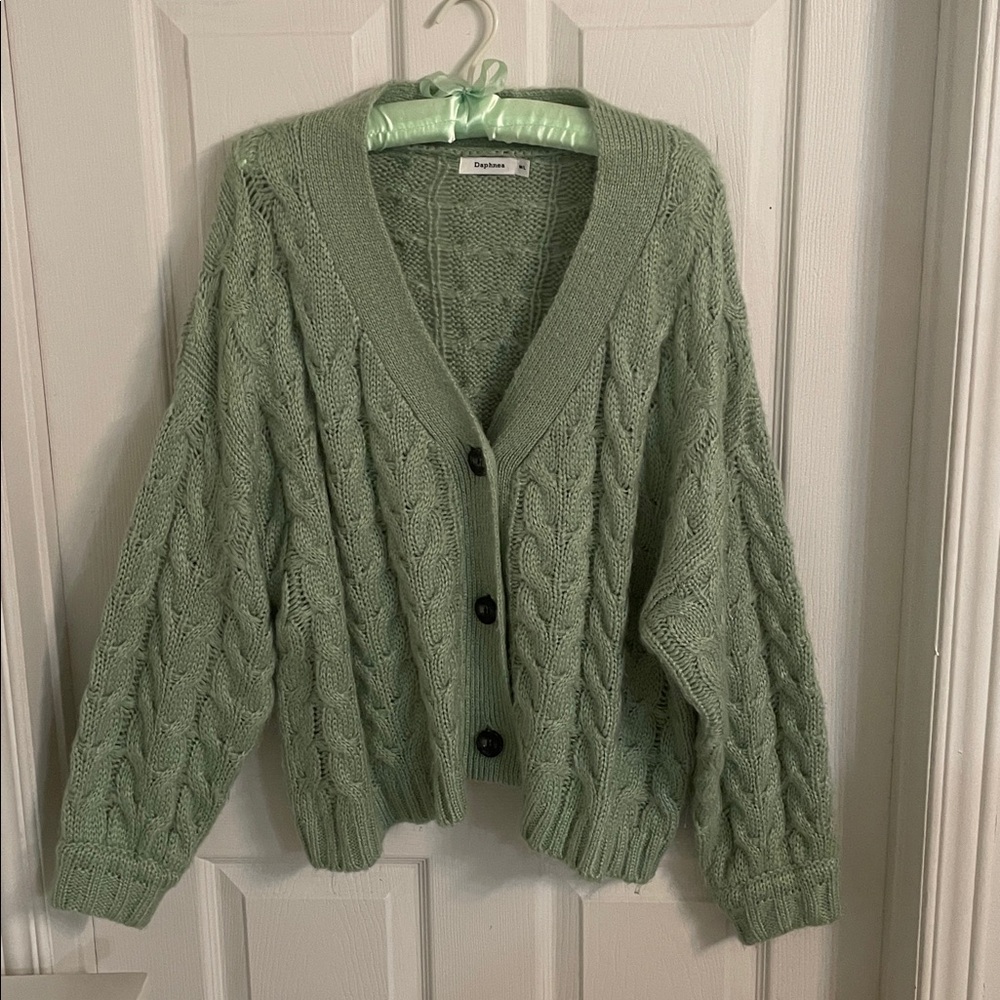 🧚‍♀️💚 DAPHNEA PARIS Cable Knit Cardigan Sage Green M/L - Picture 9 of 9